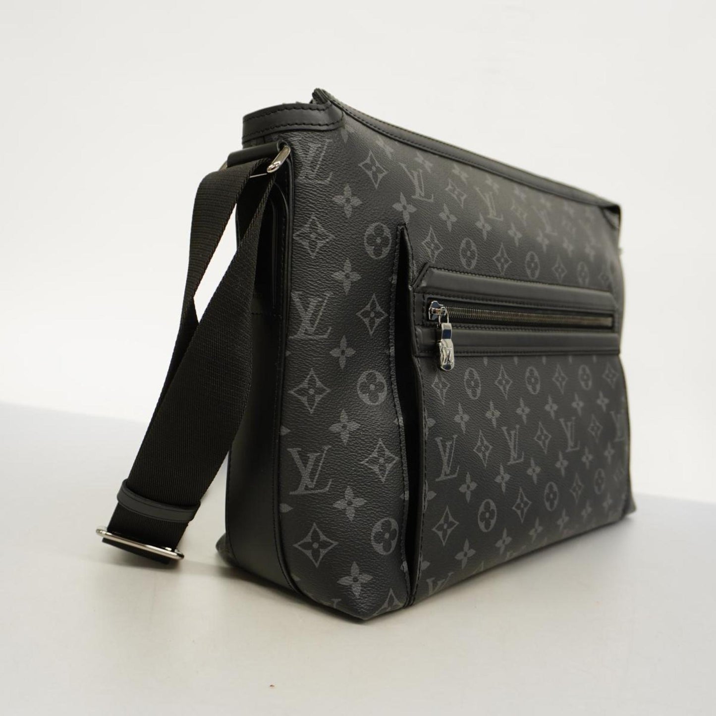 Louis Vuitton Odyssey Canvas Shoulder Bag ()