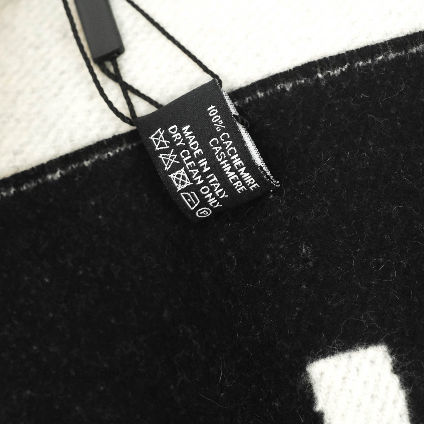 Chanel CC Black/White Cashmere Stole 21K