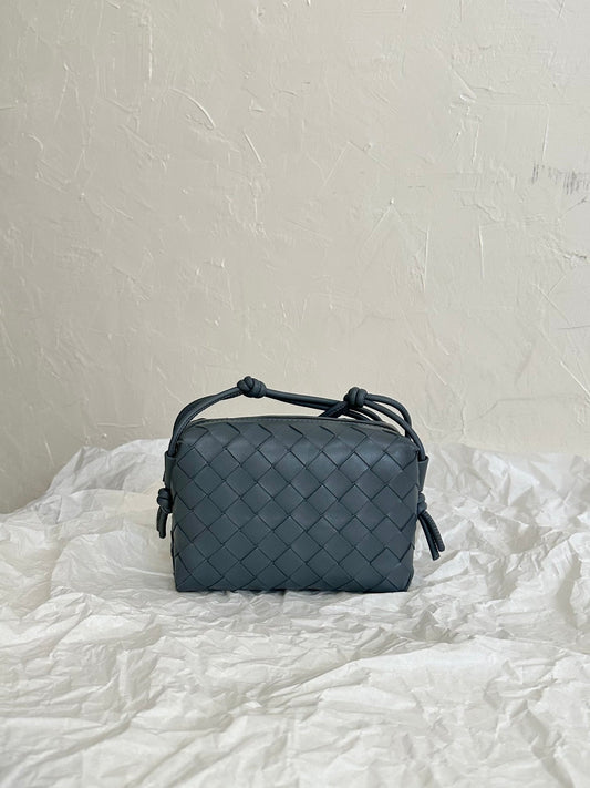 Luxury Bottega Veneta BV LOOP MINI 17CM GREY CALFSKIN