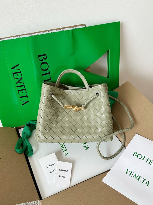 Luxury Bottega Veneta BV SMALL ANDIAMO 25CM LIGHT GREEN LAMBSKIN