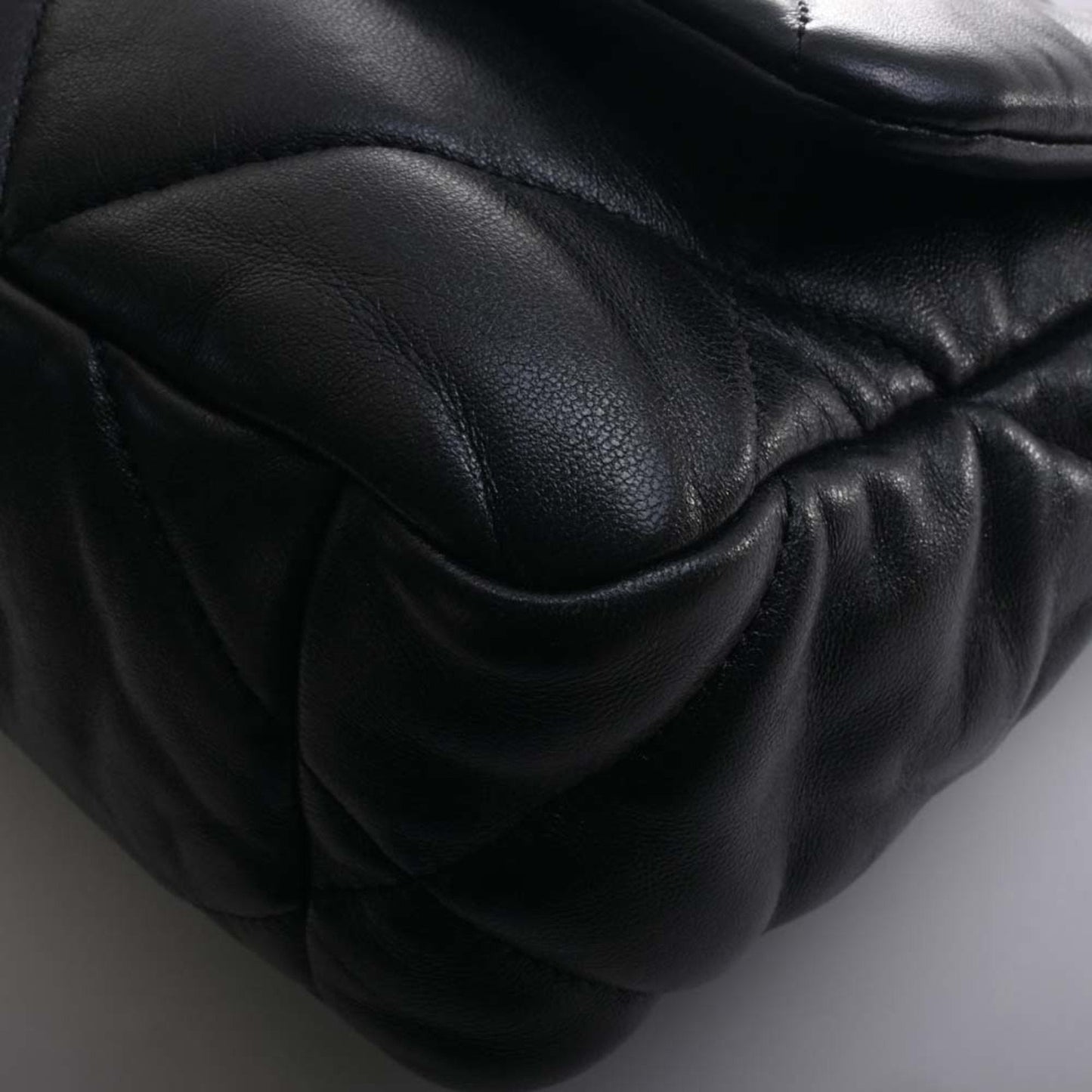 Luxury Chanel Lambskin 19 Coco Mark Chain Shoulder Bag Black Ladies