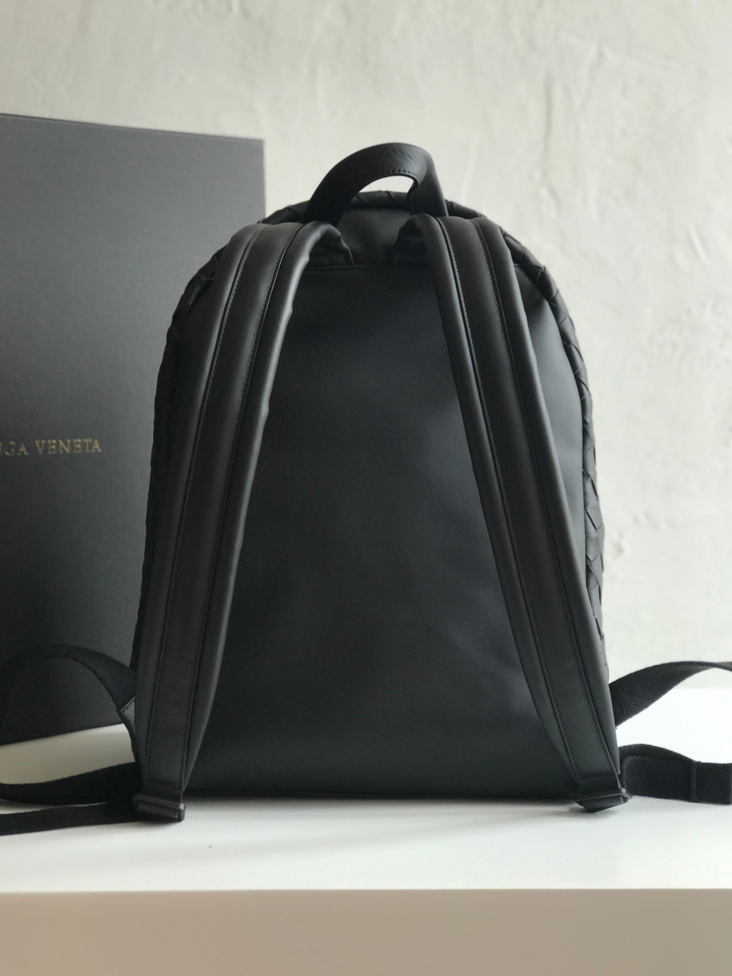 Luxury Bottega Veneta SMALL INTRECCIATO 41 BACKPACK IN BLACK CALFSKIN
