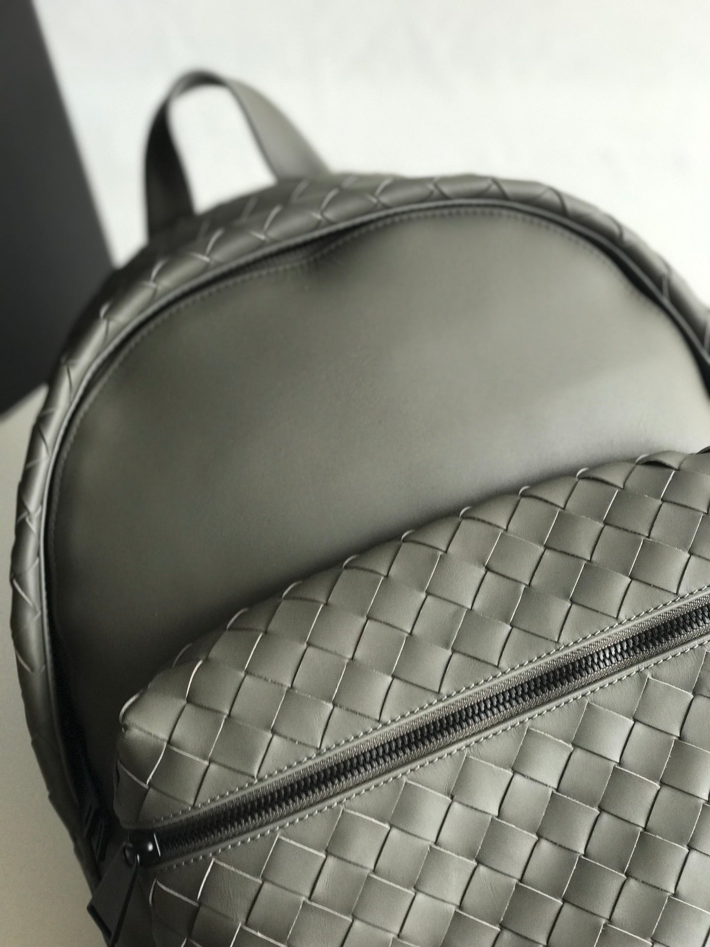 Luxury Bottega Veneta SMALL INTRECCIATO 41 BACKPACK IN CHARCOAL BLACK CALFSKIN