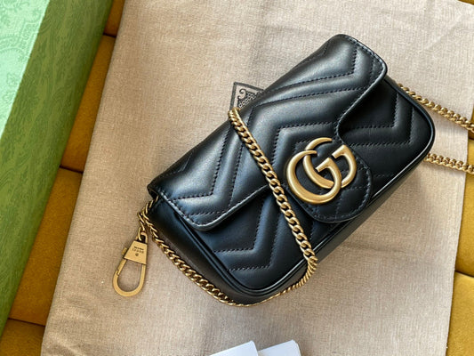 Luxury Gucci GG MARMONT MINI 16 BAG IN BLACK CALFSKIN
