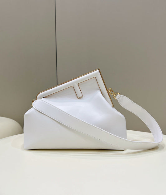 Luxury FendiLuxury FendiFIRST SMALL 32 IN WHITE NAPPA LEATHER BAG GOLD HARDWARE