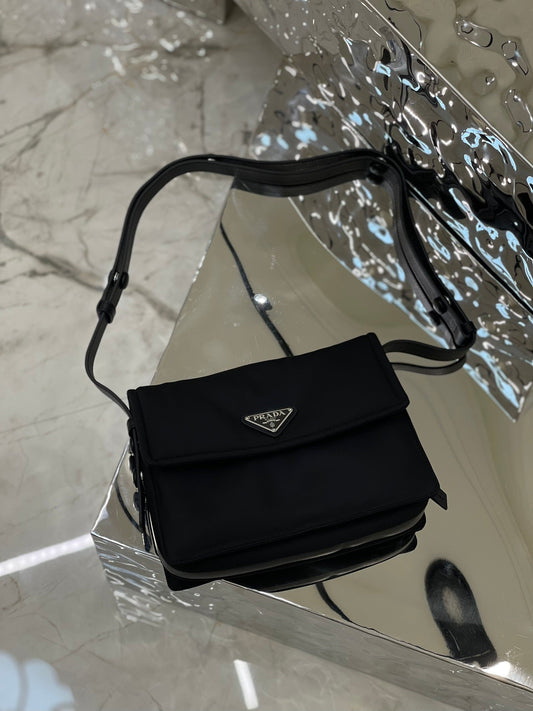 Luxury PradaCINI 23 MEDIUM BAG IN BLACK RE-NYLON WITH STRAP