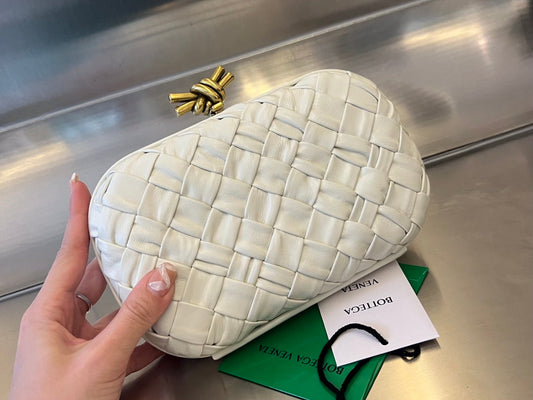Luxury Bottega Veneta KNOT 19 IN WHITE LAMBSKIN