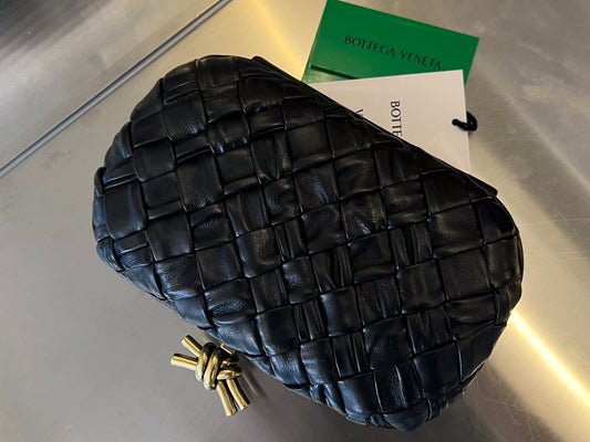 Luxury Bottega Veneta KNOT 19 IN BLACK LAMBSKIN