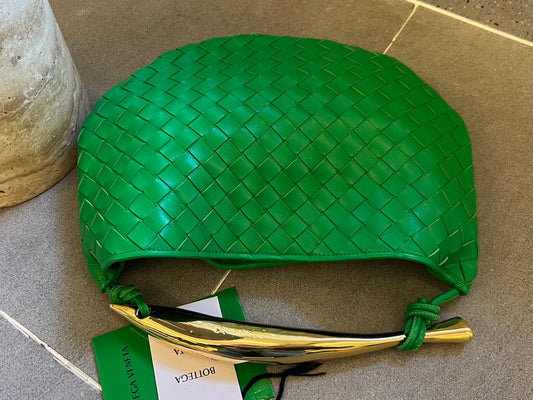 Luxury Bottega Veneta SARDINE 33 WITH CHAIN IN SHAMROCK GREEN LAMBSKIN