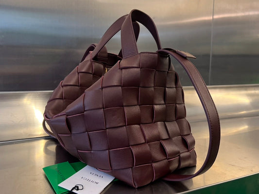 Luxury Bottega Veneta MEDIUM 28 CASSETTE CHOCOLATE BROWN LAMBSKIN