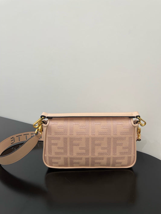 Luxury FendiLuxury Fendi26 BAGUETTE LIGHT PINK NAPPA LEATHER BAG WITH GOLD HARDWARE