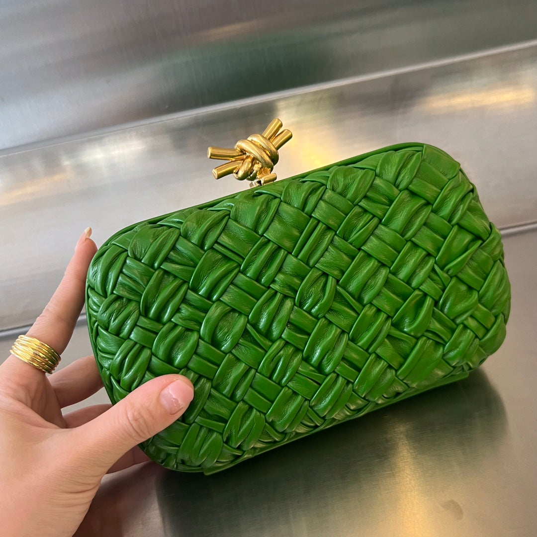 Luxury Bottega Veneta KNOT 19 IN EMERALD GREEN LAMBSKIN