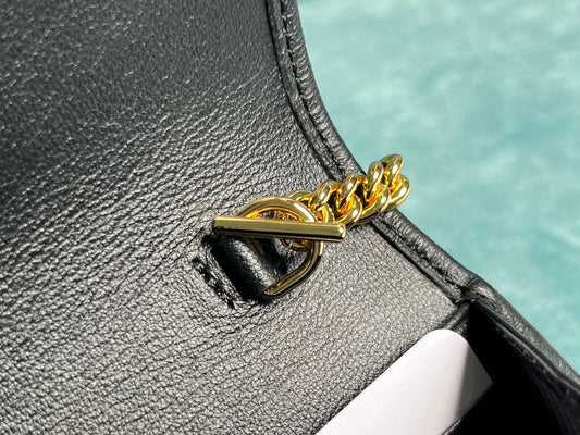 Luxury Gucci BLONDIE SHOULDER BAG 21 IN BLACK CALFSKIN GOLD HARDWARE