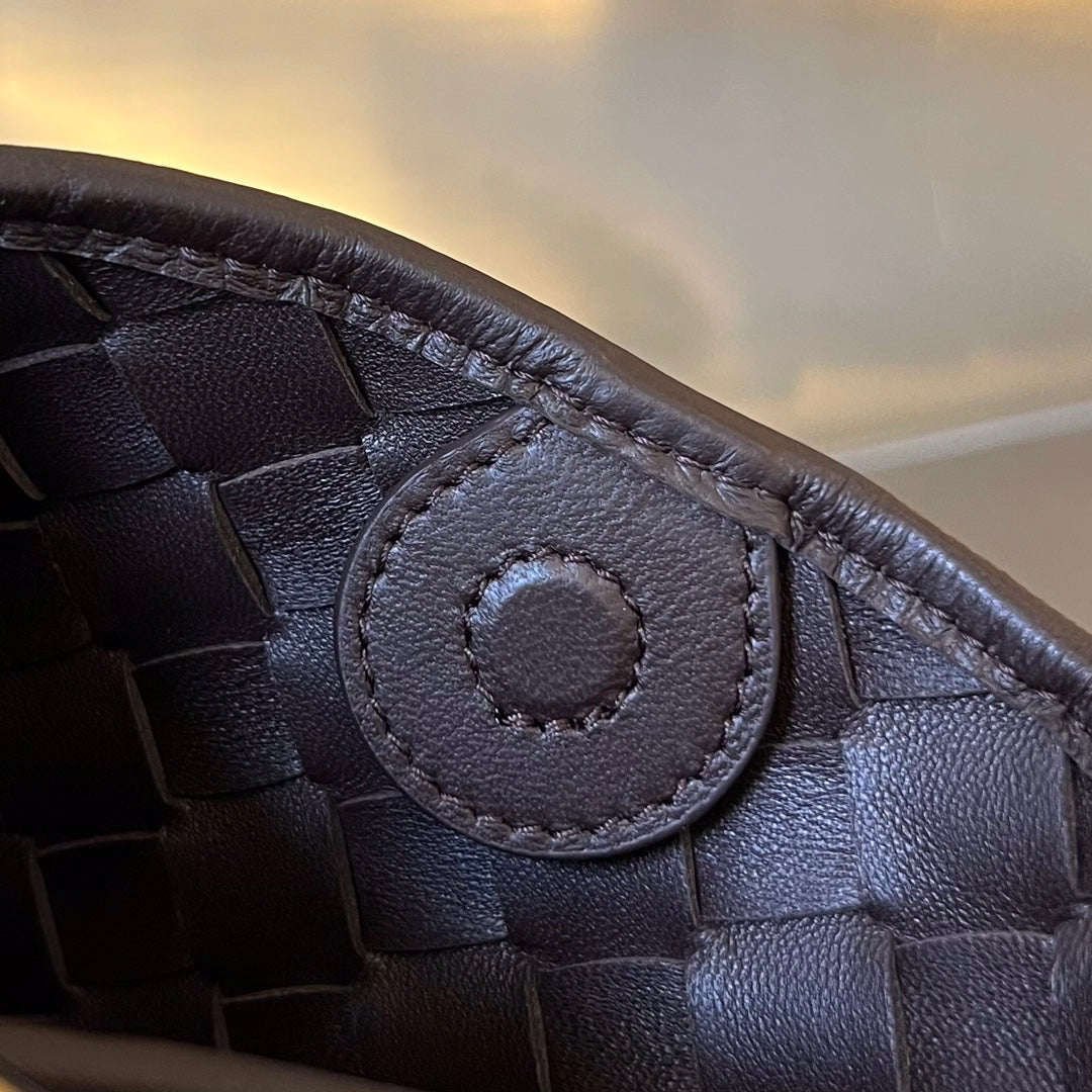 Luxury Bottega Veneta SARDINE 20 WITH CHAIN IN BLACK LAMBSKIN
