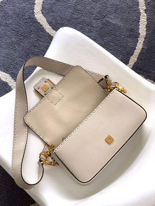 Luxury FendiFend Baguette 27 Bag Beige Calfskin Ghw