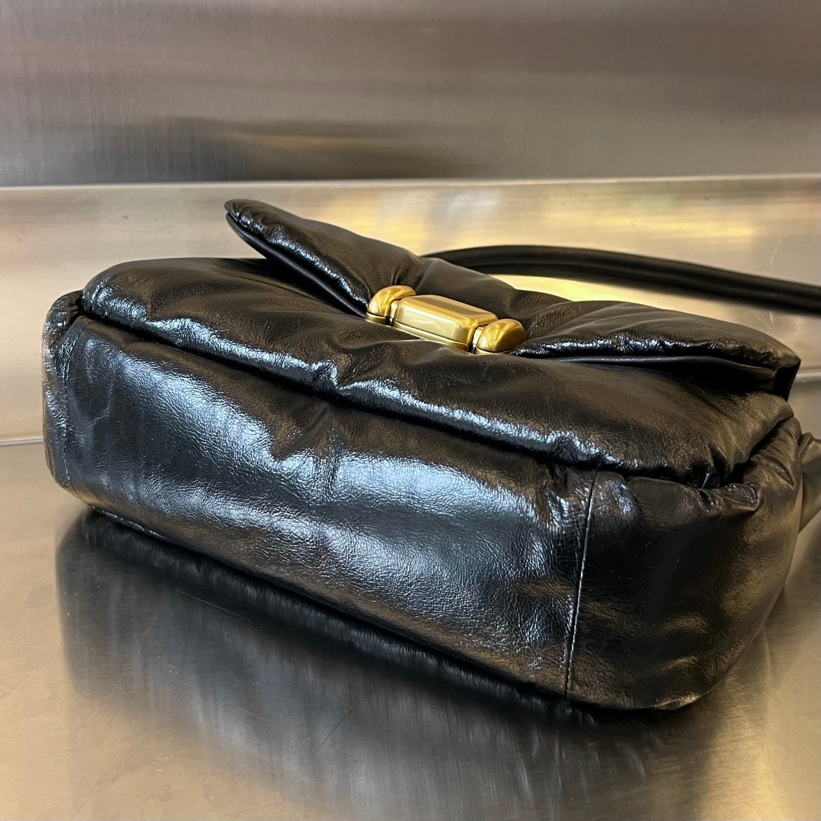 Luxury Bottega Veneta PAD PUFFER BAG 29 IN BLACK COWHIDE LEATHER