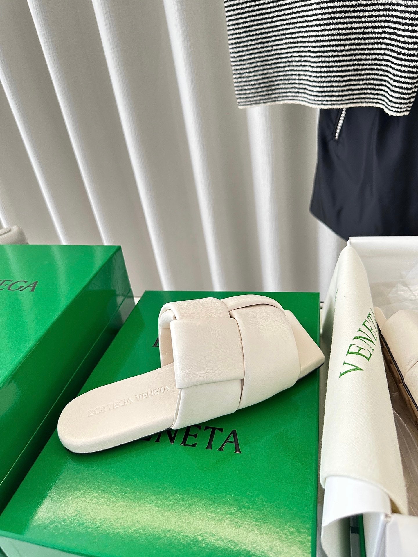 Luxury Bottega Veneta patch mule flat white lambskin