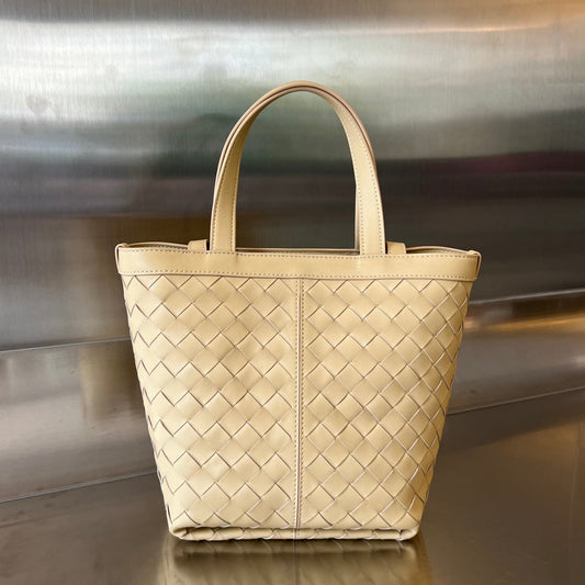 Luxury Bottega Veneta FLIP FLAP 23 BAG IN BEIGE LAMBSKIN