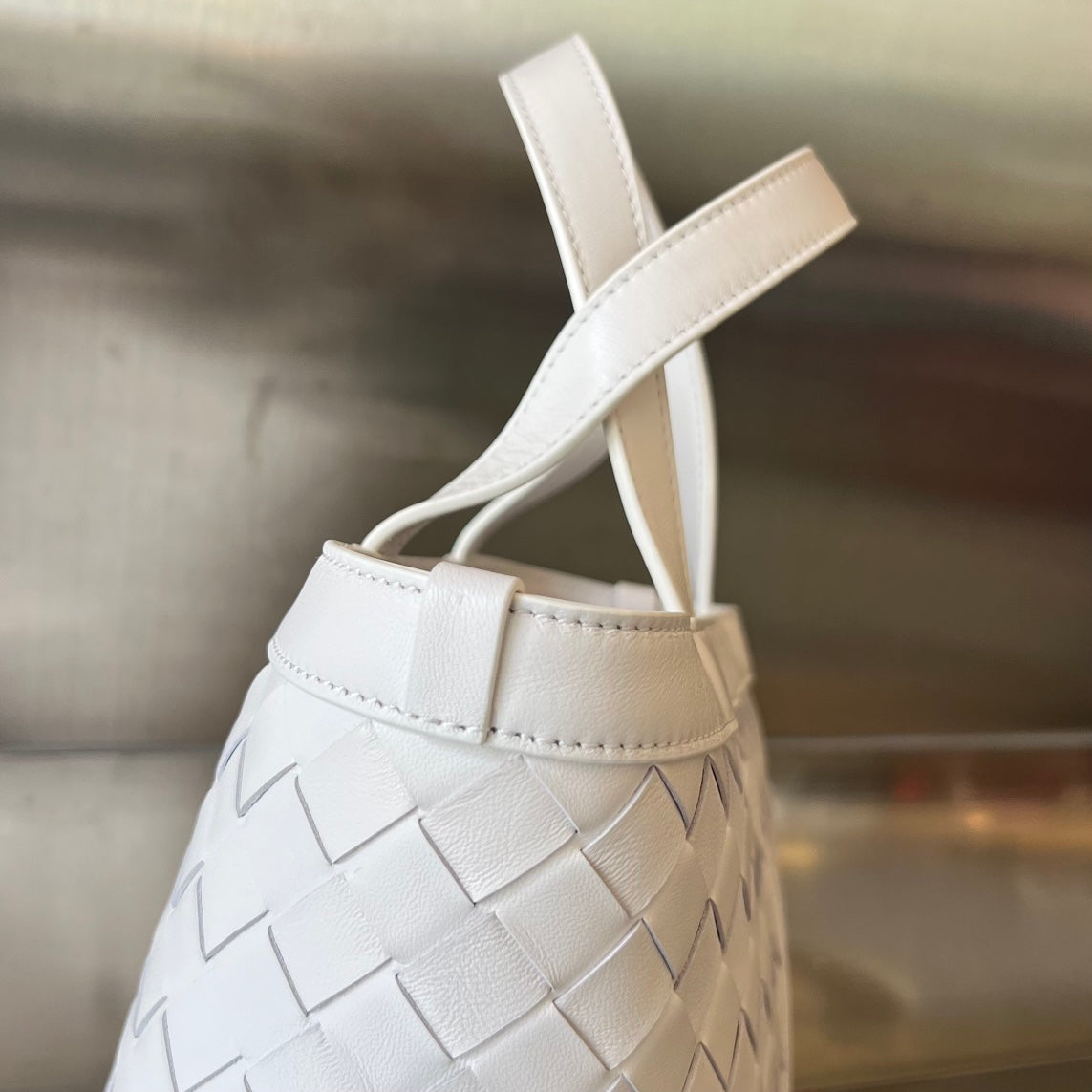 Luxury Bottega Veneta FLIP FLAP 23 BAG IN WHITE LAMBSKIN