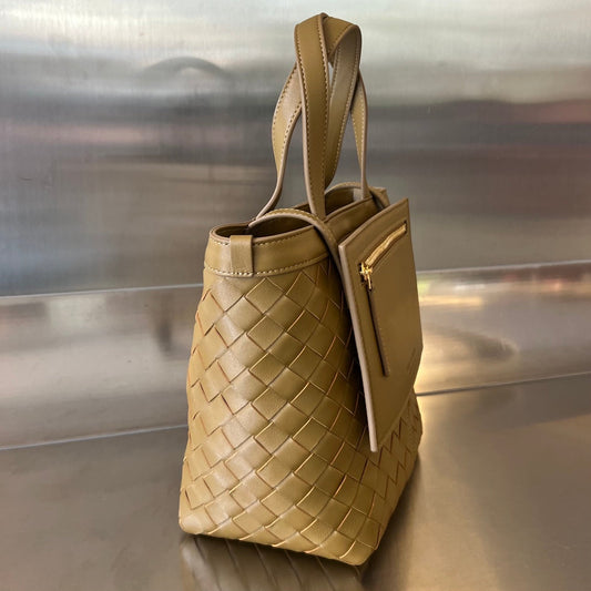 Luxury Bottega Veneta FLIP FLAP 23 BAG IN CARAMEL BROWN LAMBSKIN