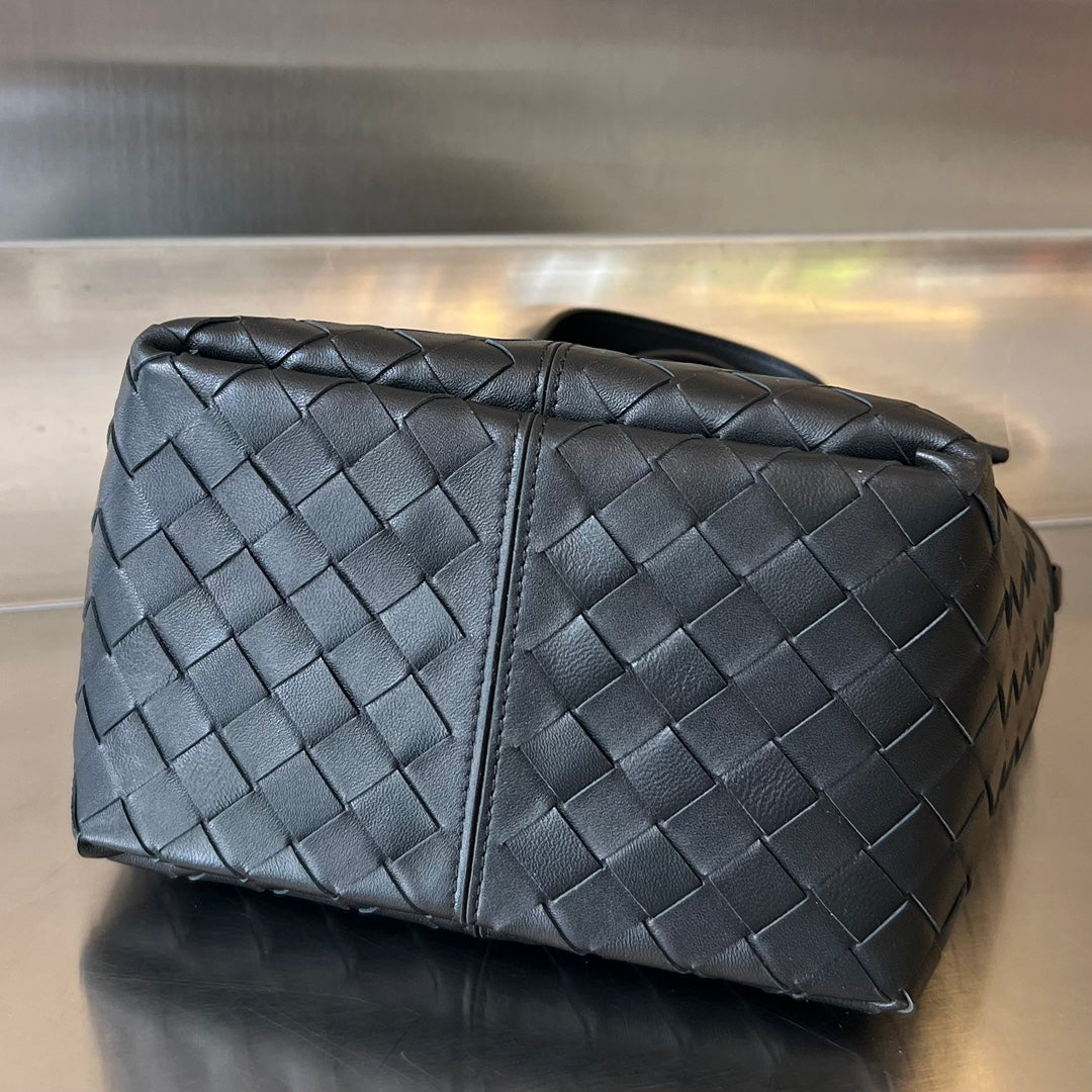 Luxury Bottega Veneta FLIP FLAP 23 BAG IN BLACK LAMBSKIN