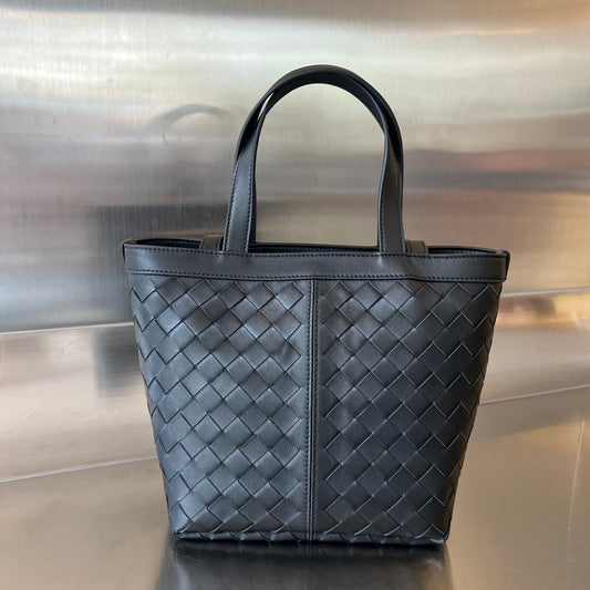 Luxury Bottega Veneta FLIP FLAP 23 BAG IN BLACK LAMBSKIN