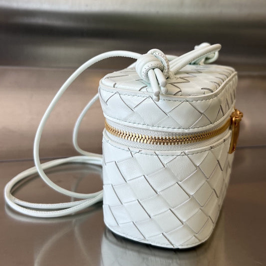 Luxury Bottega Veneta MINI VANITY CASE 18 IN WHITE LAMBSKIN