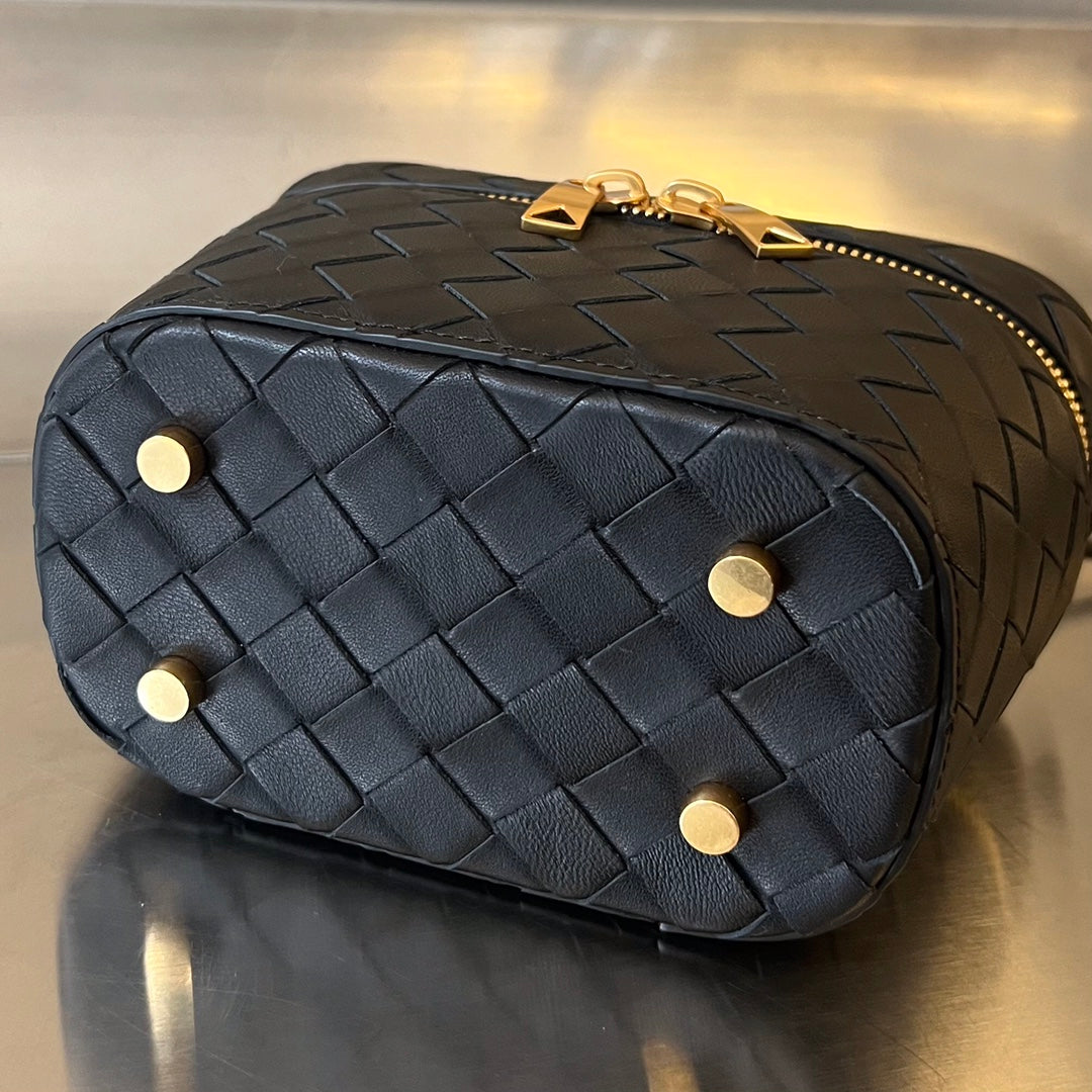 Luxury Bottega Veneta MINI VANITY CASE 18 IN BLACK LAMBSKIN
