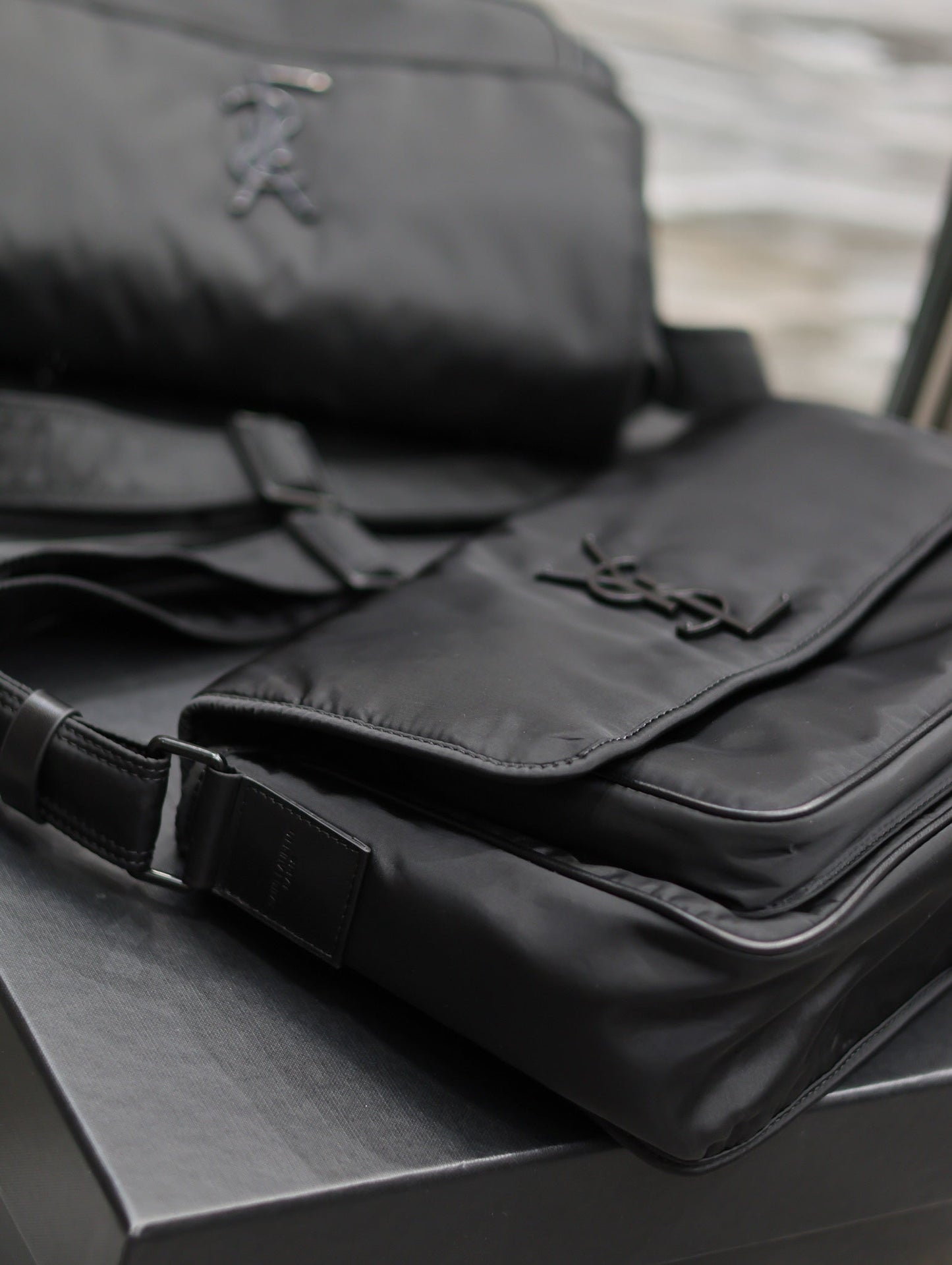 Luxury Saint Laurent NIKI MEDIUM 28 IN BLACK NYLON