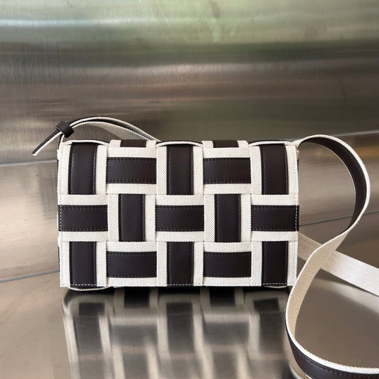 Luxury Bottega Veneta MINI CASSETTE 23 IN BLACK WHITE CALFSKIN