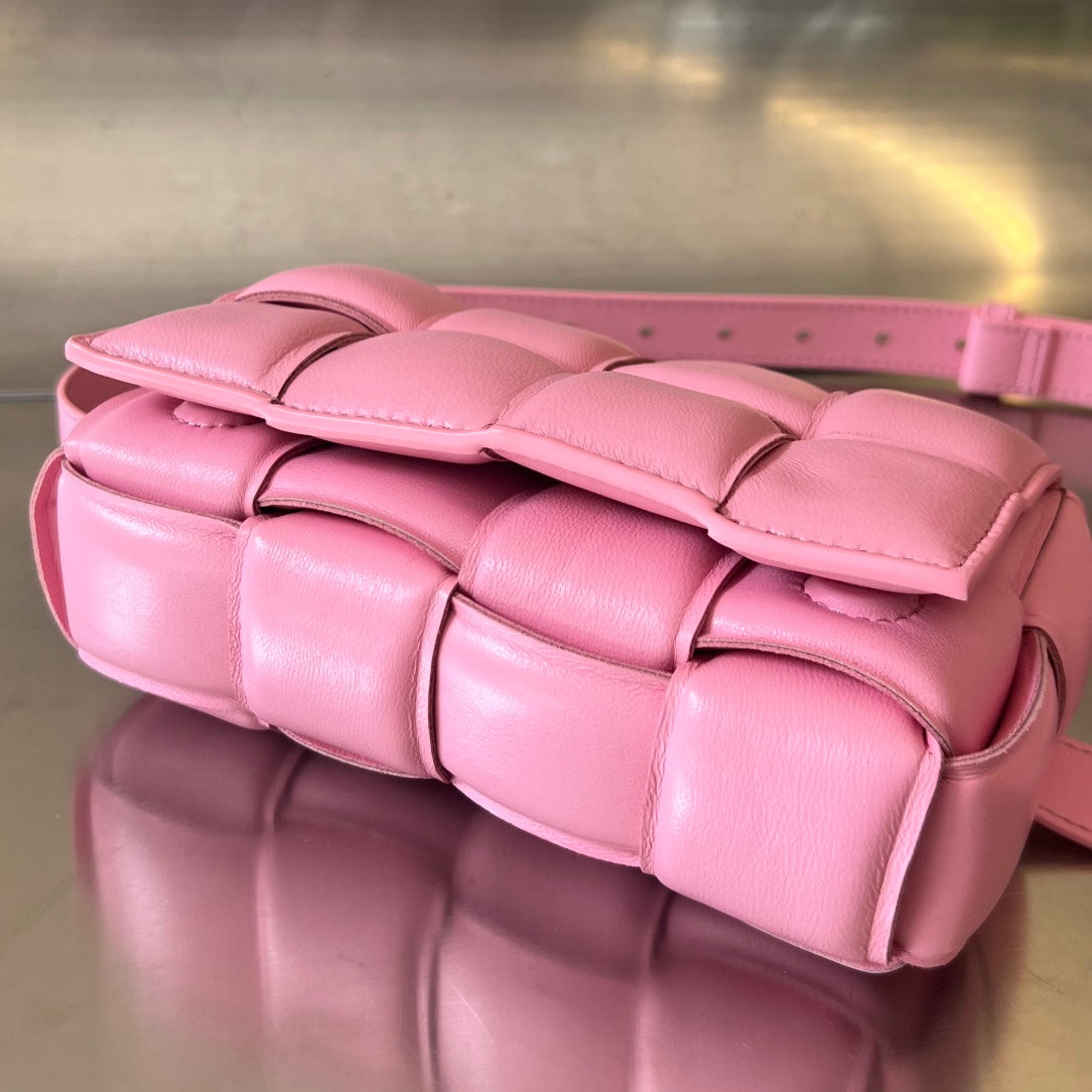 Luxury Bottega Veneta MINI CASSETTE 18 IN LIGHT PINK LAMBSKIN