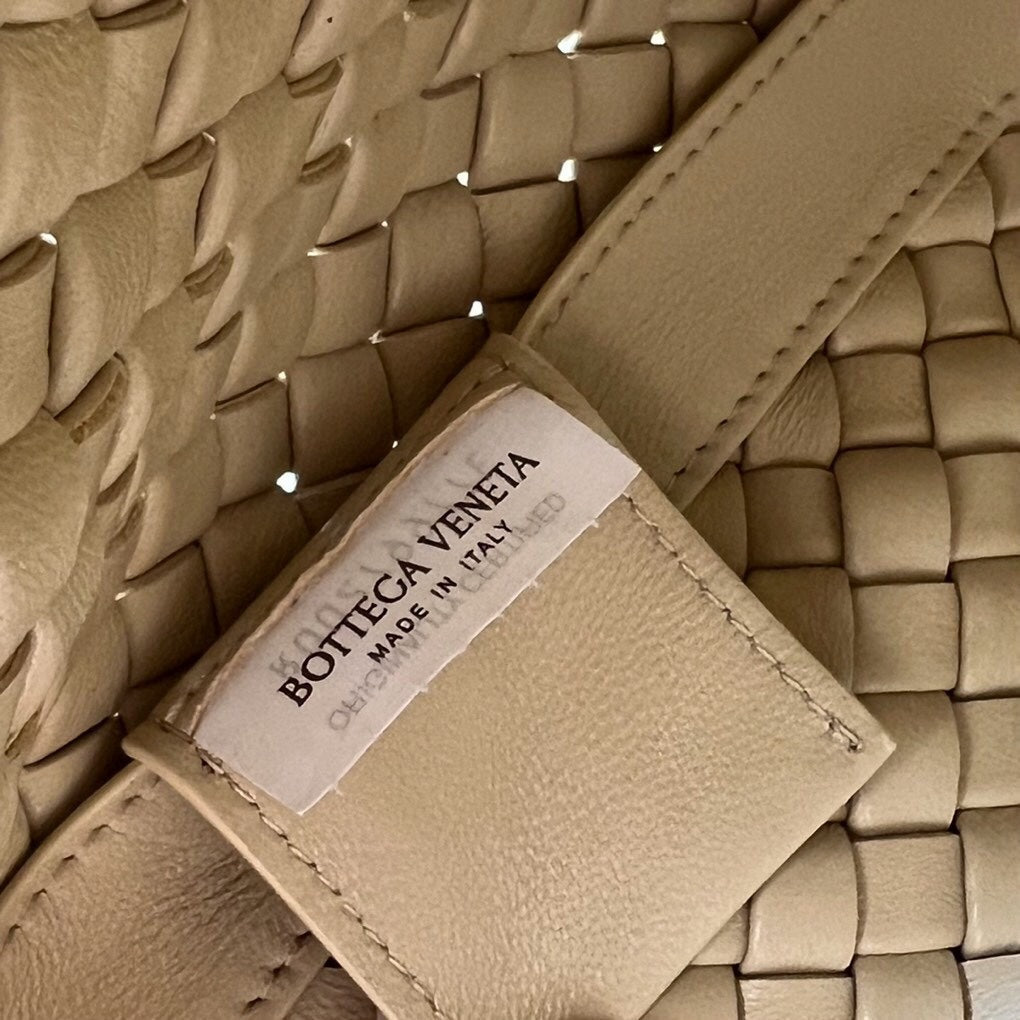 Luxury Bottega Veneta SMALL CLICKER 27 BEIGE LAMBSKIN