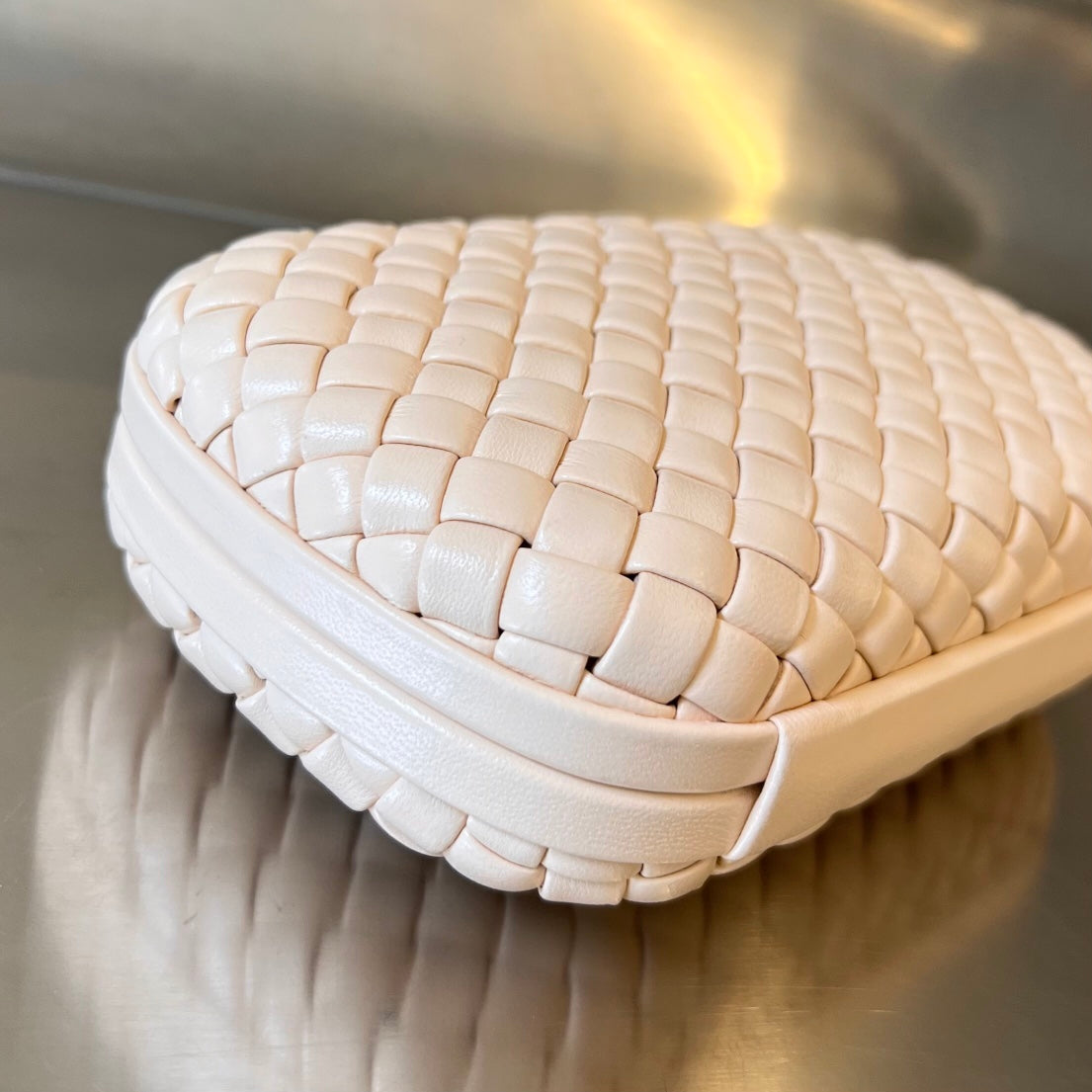 Luxury Bottega Veneta KNOT 20 IN SOLF PINK LAMBSKIN