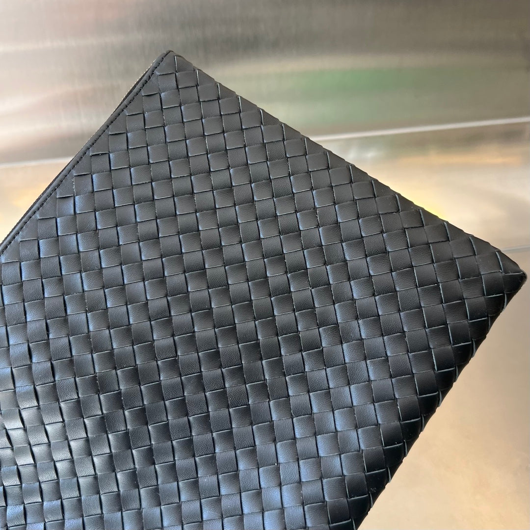 Luxury Bottega Veneta INTRECCIATO 30 IN BLACK LAMBSKIN