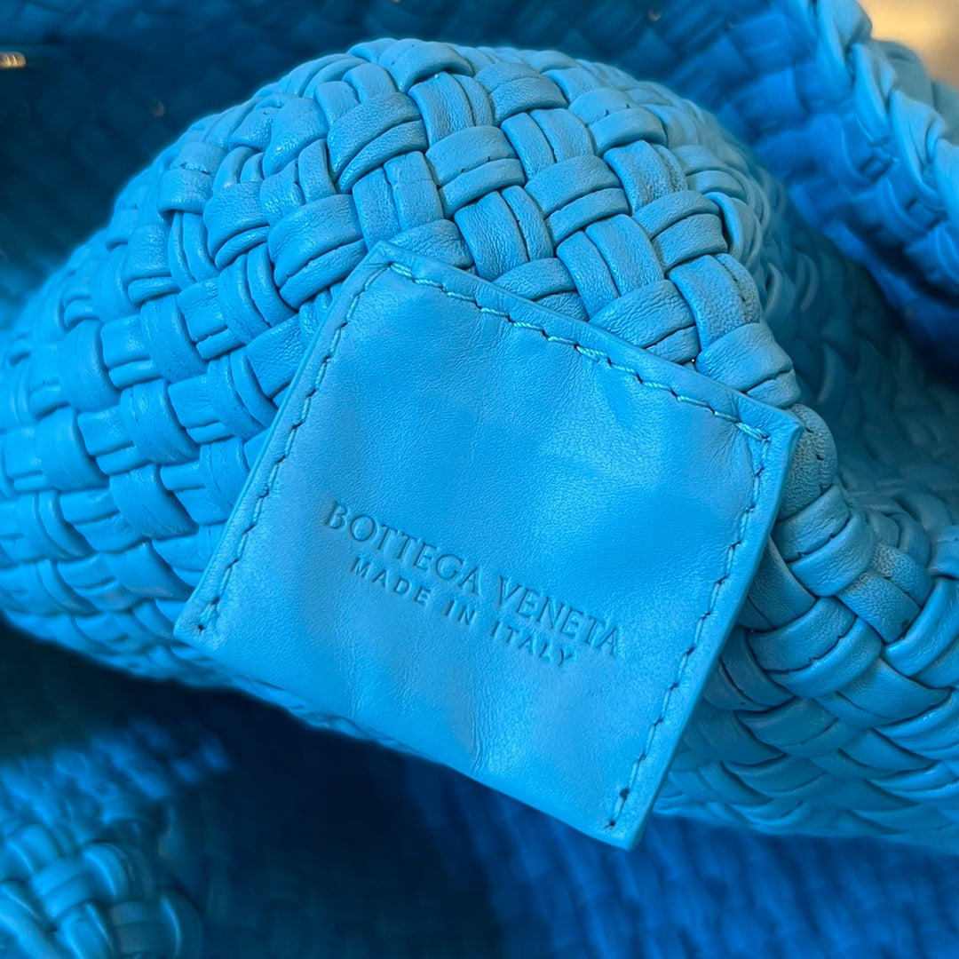 Luxury Bottega Veneta TOSCA 27 BAG IN AZURE BLUE CALFSKIN