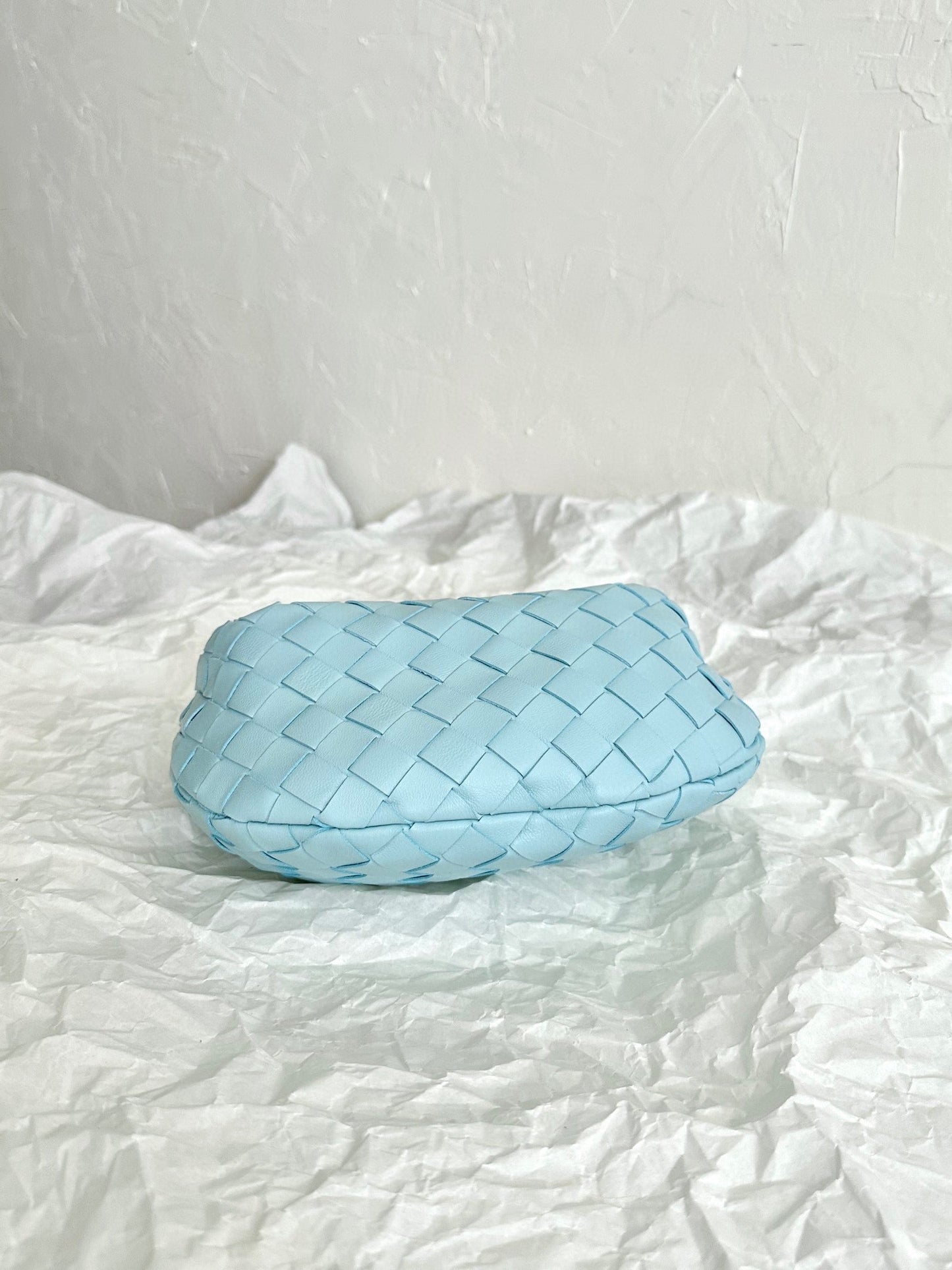 Luxury Bottega Veneta mini jodie 28 cloud blue lambskin
