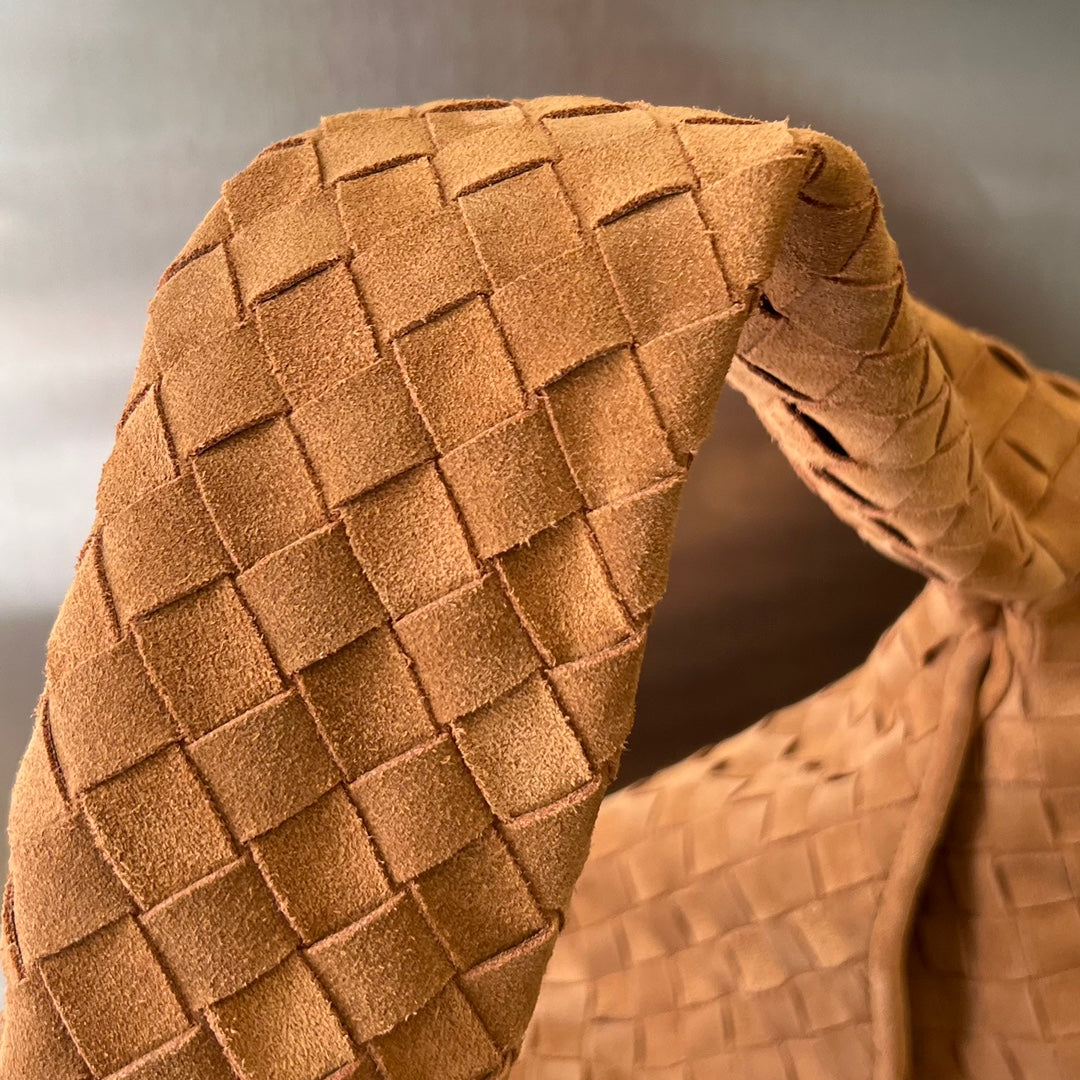 Luxury Bottega Veneta LARGE HOP 54 IN RUSSET BROWN LAMBSKIN