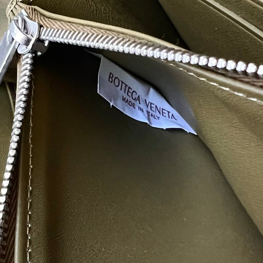 Luxury Bottega Veneta INTRECCIATO 19 WALLET IN OLIVE GREEN CALFSKIN