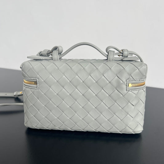 Luxury Bottega Veneta BANG BANG 22 VANITY CASE IN GREY COIN CALFSKIN