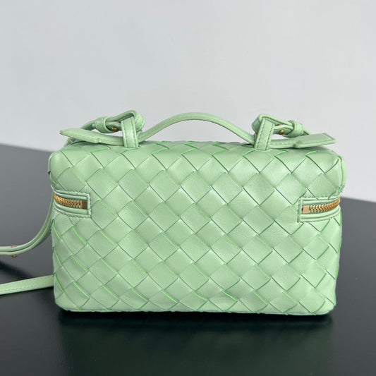 Luxury Bottega Veneta BANG BANG 22 VANITY CASE IN LIGHT GREEN CALFSKIN