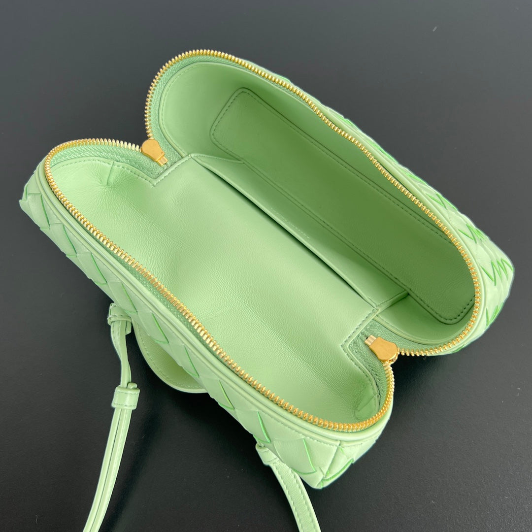 Luxury Bottega Veneta BANG BANG 22 VANITY CASE IN LIGHT GREEN CALFSKIN