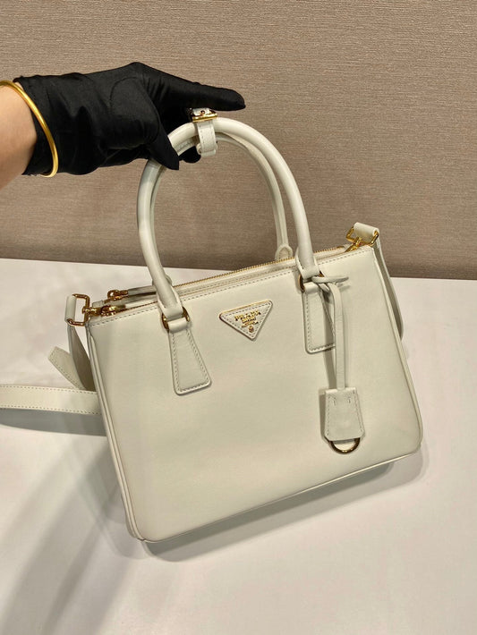 Luxury PradaMEDIUM GALLERIA BAG 28 IN WHITE SMOOTH CALFSKIN GOLD HARDWARE