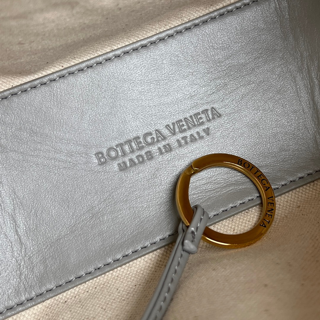 Luxury Bottega Veneta BV Loop Top Handle 19cm Grey Lambskin