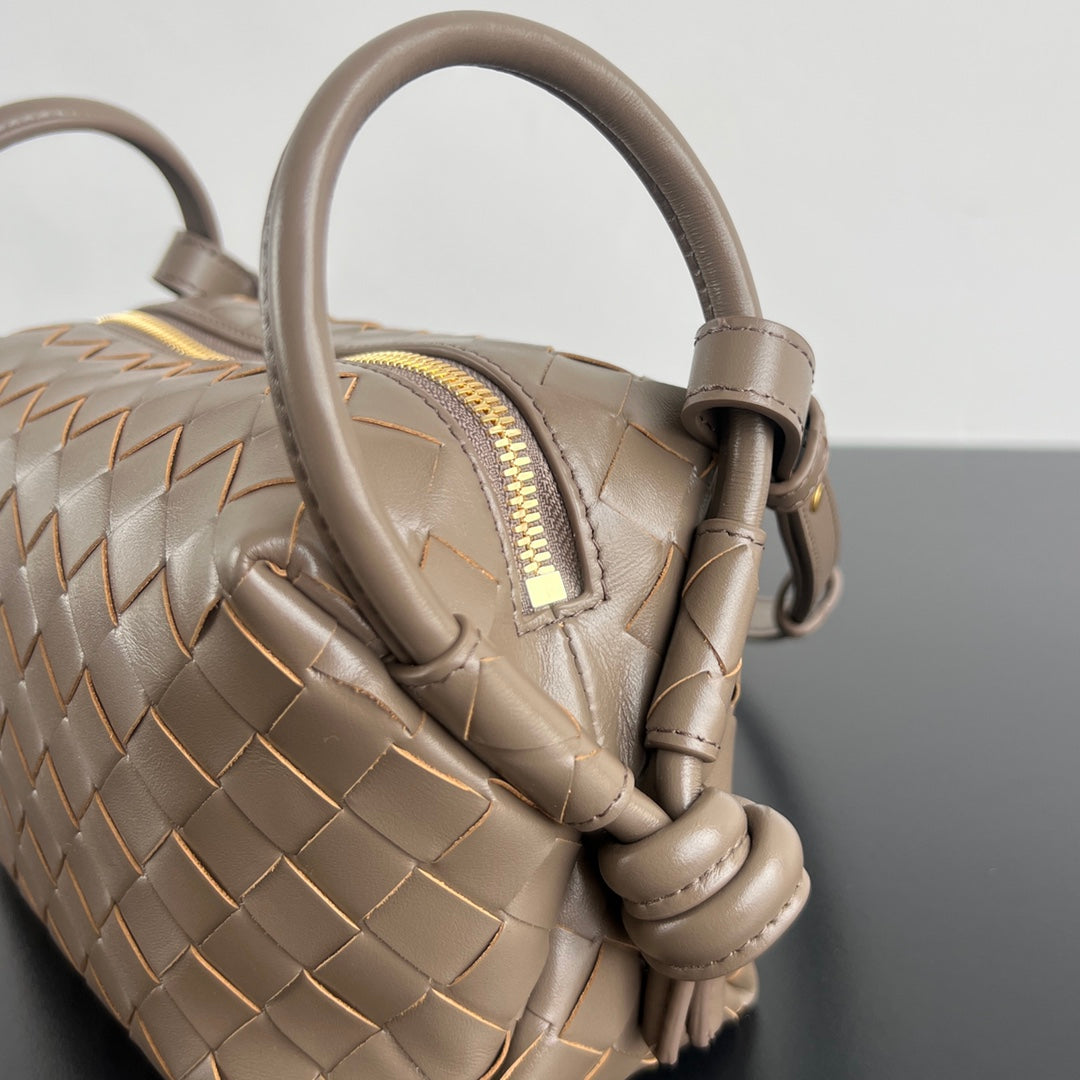 Luxury Bottega Veneta BV Loop Top Handle 19cm Brown Lambskin