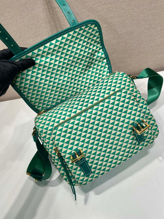 Luxury PradaMESSENGER BAG 25 IN FOREST GREEN MIX CREAM TRIANGLE PATTERN EMBROIDERED FABRIC
