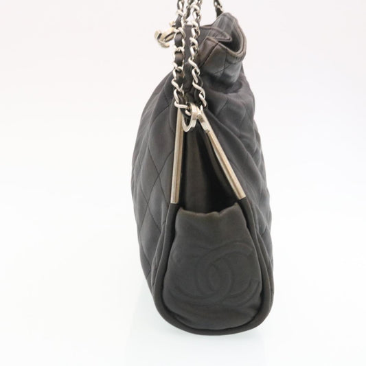 Luxury Chanel Matelasse Chain Shoulder Bag Leather Black CC 29121A