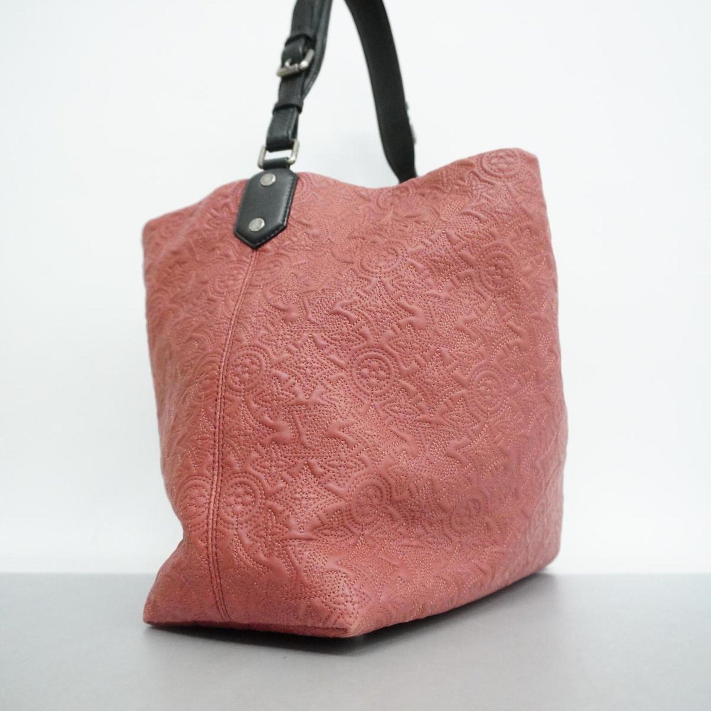Louis Vuitton Antheia Leather Shoulder Bag ()