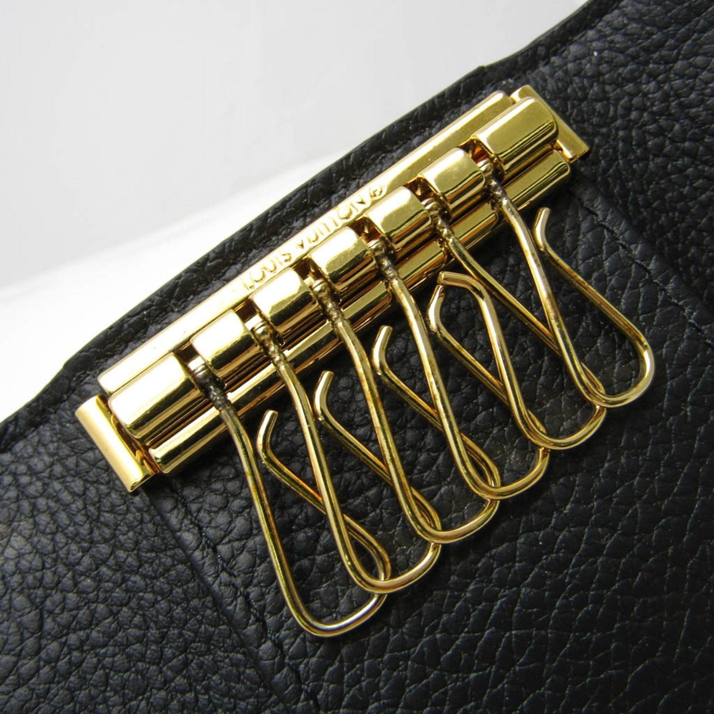 Louis Vuitton 6 Key Holder Leather Wallet ()
