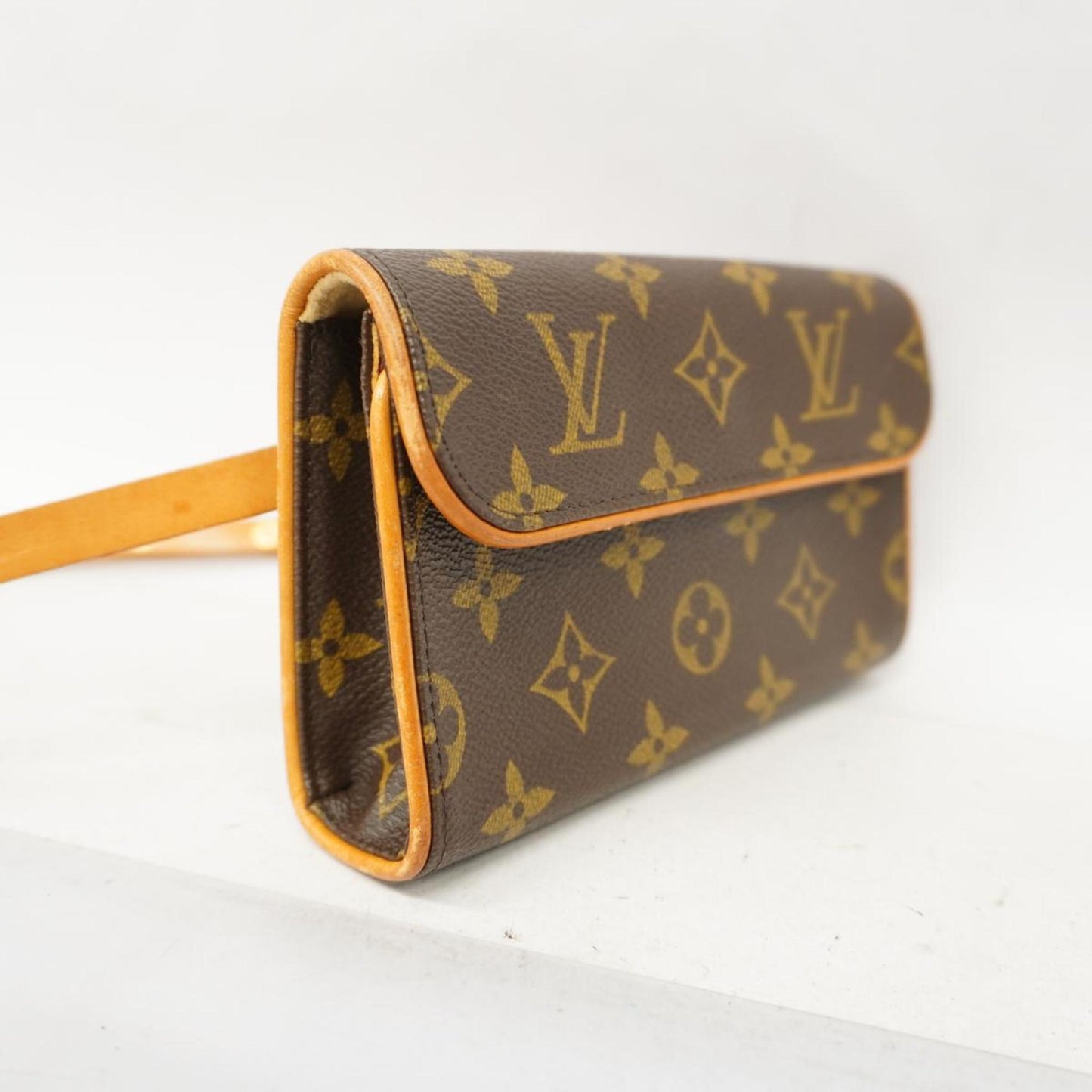 Louis Vuitton Florentine Canvas Clutch Bag ()