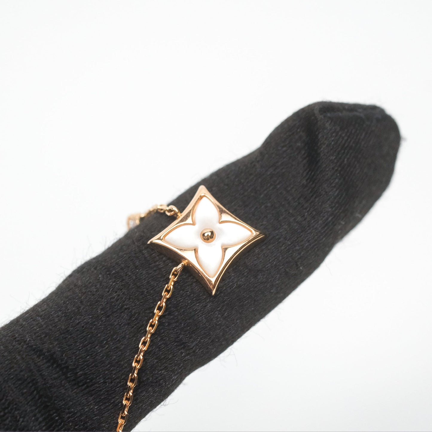 Louis Vuitton Colour Blossom BB Star Pendant Necklace Pink Gold White Mother-of-Pearl & Diamond